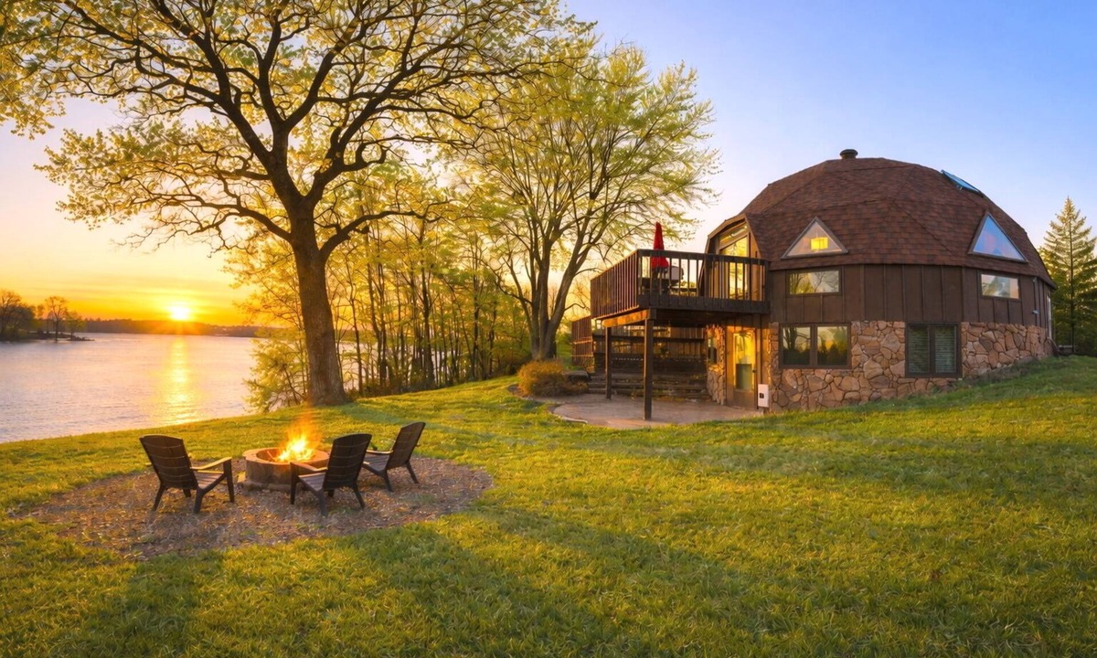 Maple Lake House | Lakefront Dome Retreat