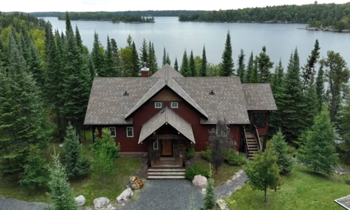 Northern Ontario Cottage | Lakefront, Drive up Cottage on Black Sturgeon Lake