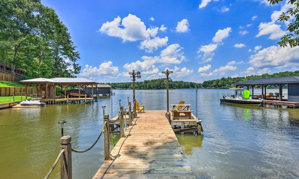 Eatonton House | Lakefront Eatonton Getaway w/Dock & Grill!