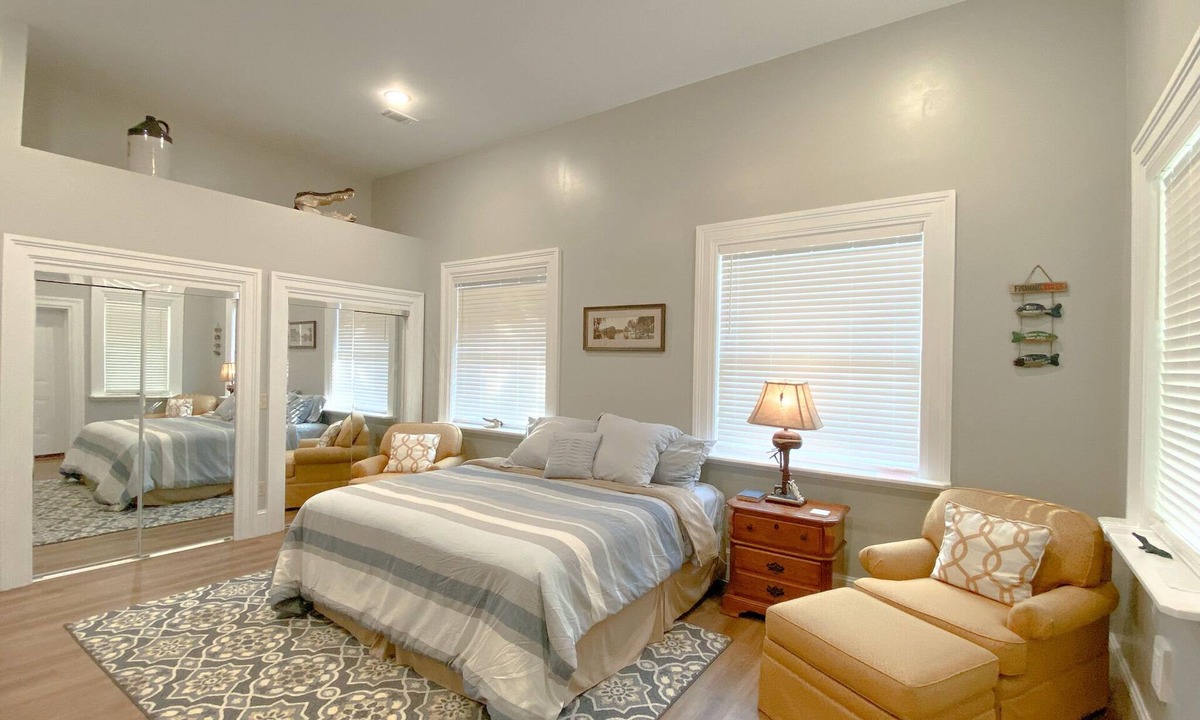 Glenwood House | Lakefront efficiency 3 min from Deleon Springs State Park