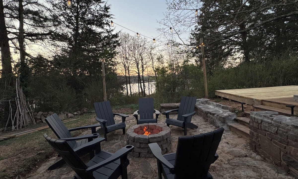 Lowell House | Lakefront Escape at Fords Rock Lookout -nFire Pits, Deck, Screened Porch
