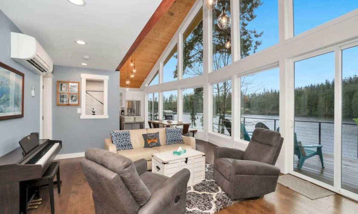 Warm Beach House | Lakefront Escape | Fire pit, Pets & Amazing Views