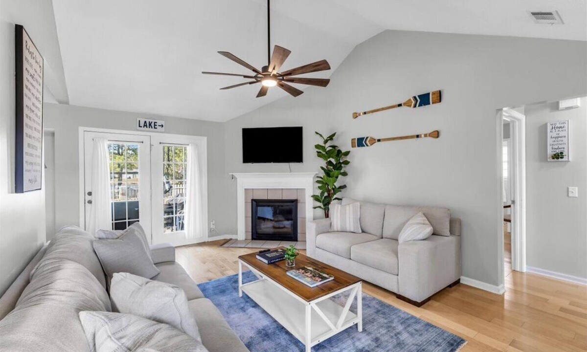 Pooler House | Lakefront Escape Near Savannah w/Game Room