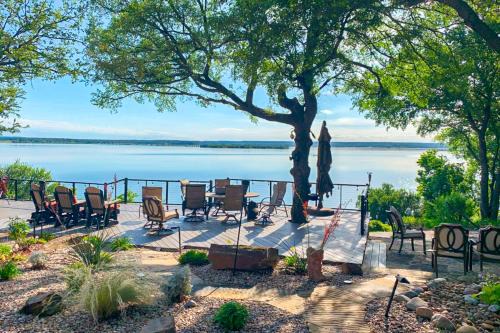 Bridgeport House | Lakefront Estate Stunning Views, Deck, Bar and Dock
