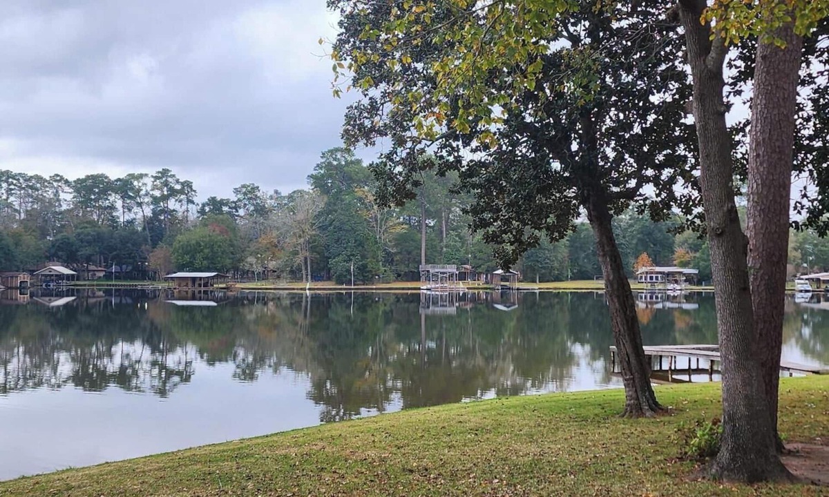 Hillister House | Lakefront Experience with Breathtaking Views Throughout