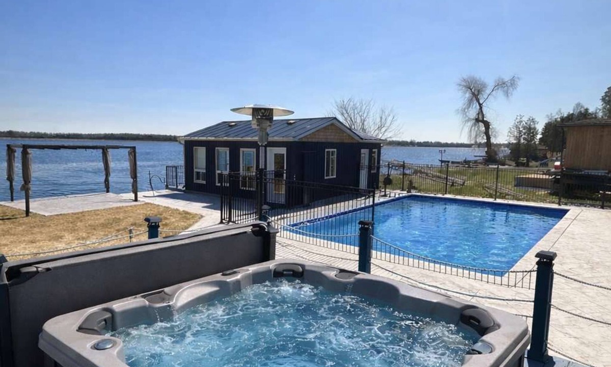 Kawartha Lakes House | Lakefront Family Cottage! Pool & Hot Tub!