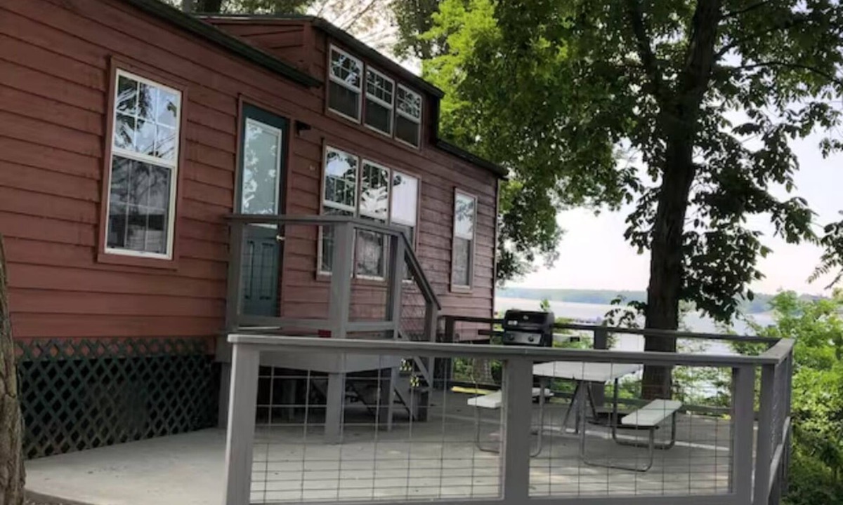 Cadiz Cottage | Lakefront Family Fort 81 - Dog Friendly
