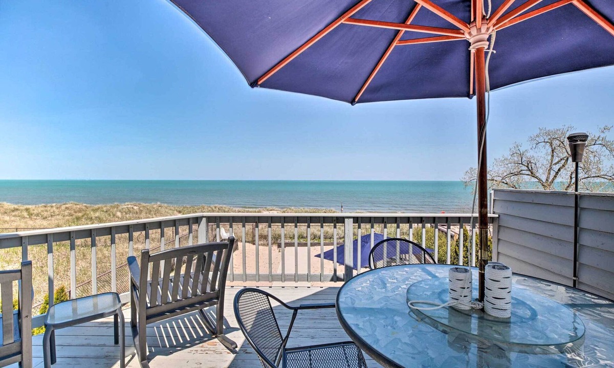 Miller Beach House | Lakefront Family Retreat w/Grill: Steps to Beach!