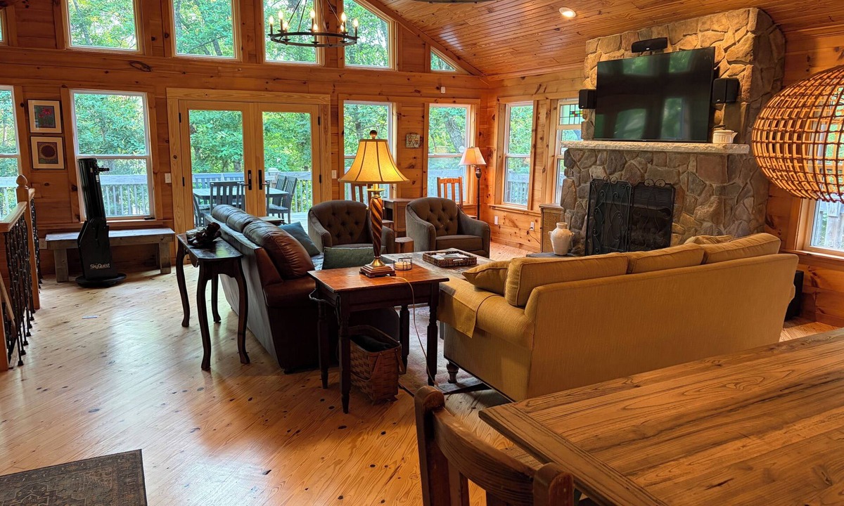 Heber Springs House | Lakefront, Forested, 4 bed/2 bath, Ping Pong, Pool Table, Kayaks, Wifi, No Pets.