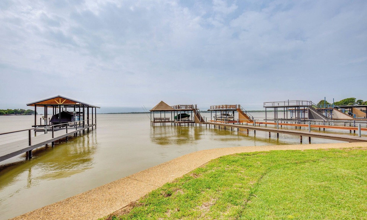Gun Barrel City House | Lakefront Gem w/Dock & Game Room in Cedar Creek