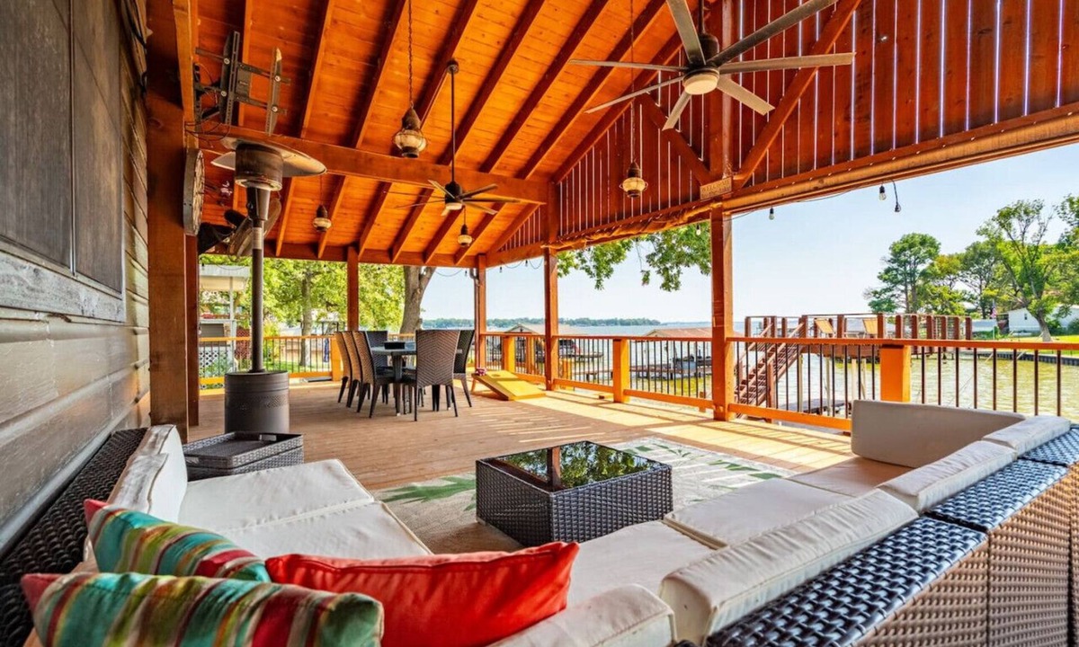 Mabank House | Lakefront Getaway: 360 Water View & Party Deck