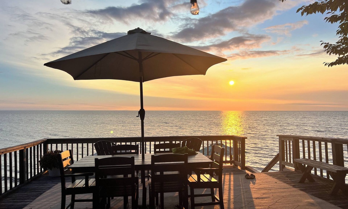 Mannsville House | Lakefront Getaway at Renshaw Bay