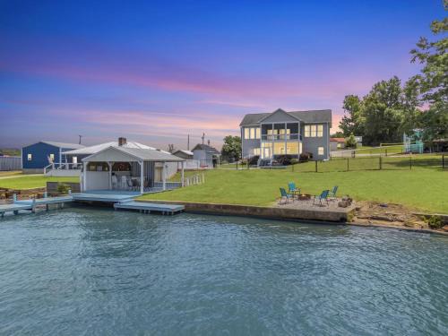 Greenwood House | Lakefront Getaway - Dock, Pool, Sunset, Games