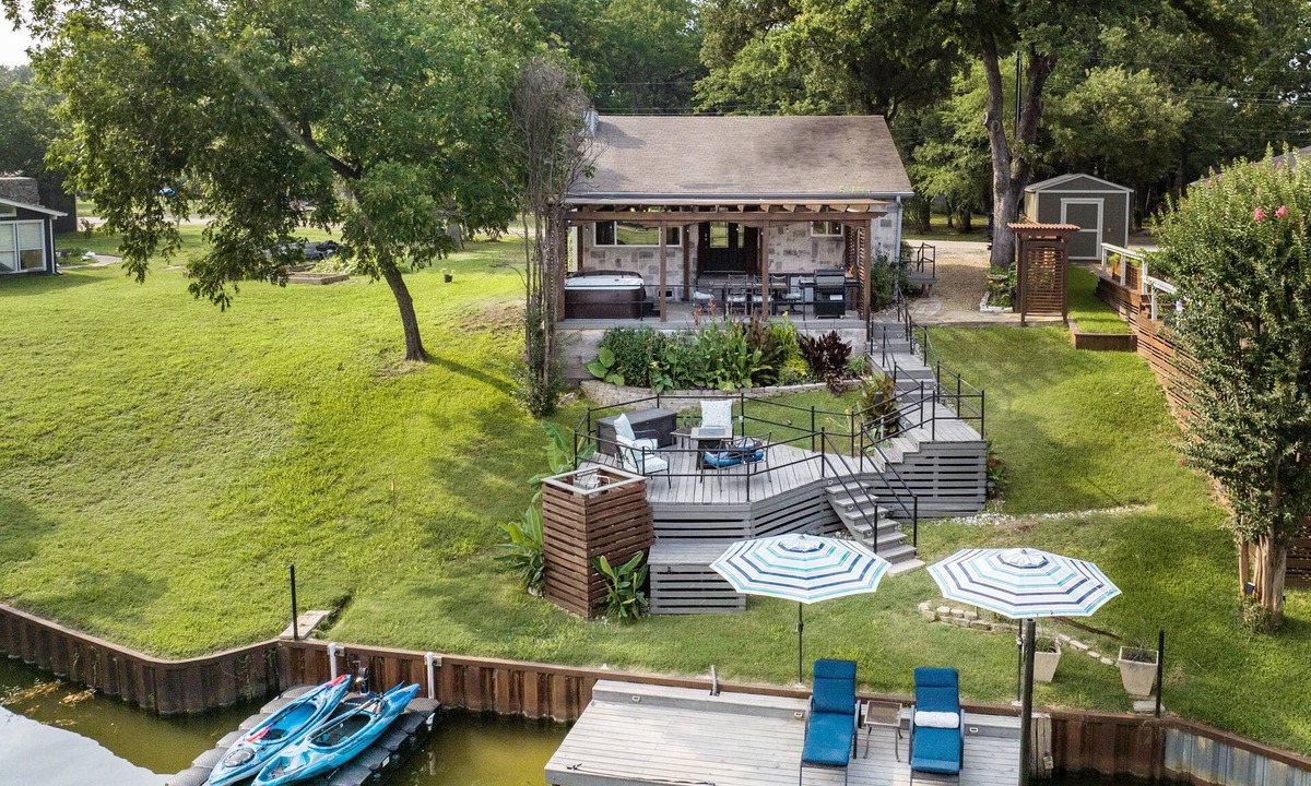 Tool House | Lakefront Getaway Hot Tub, Projector, Kayaks