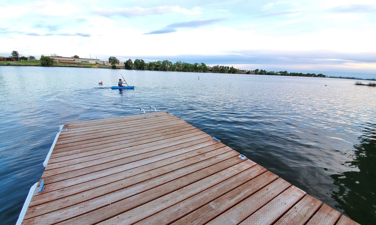 Moses Lake House | Lakefront Getaway. Private Waterfront Home with Dock and Sunroom.