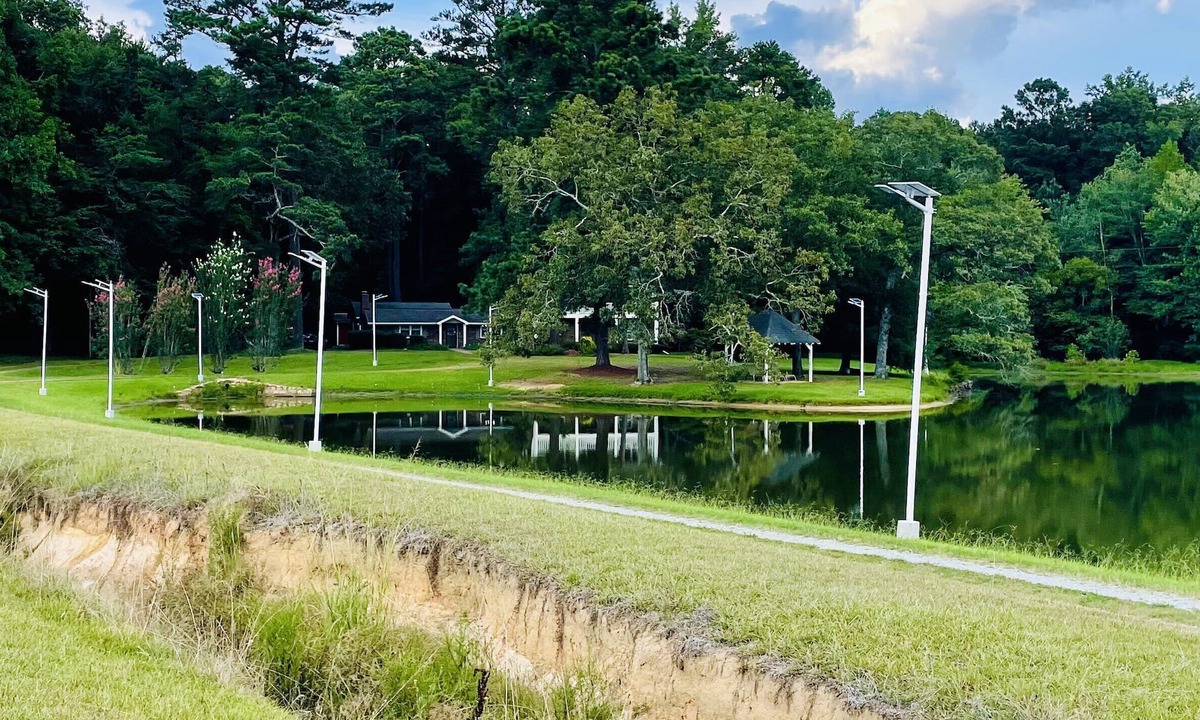 Senoia House | Lakefront Getaway