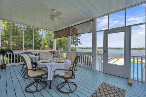 Greenwood House | Lakefront Getaway with Dock Pool Sunset Games