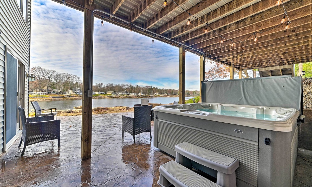Gladwin House | Lakefront Gladwin Home w/Private Beach & Hot Tub