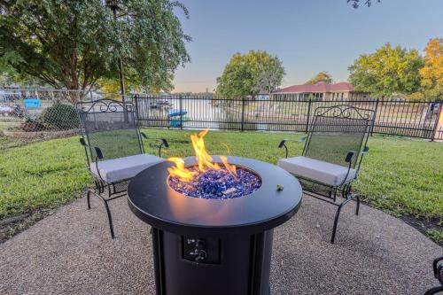 Granbury House | Lakefront Granbury Getaway
