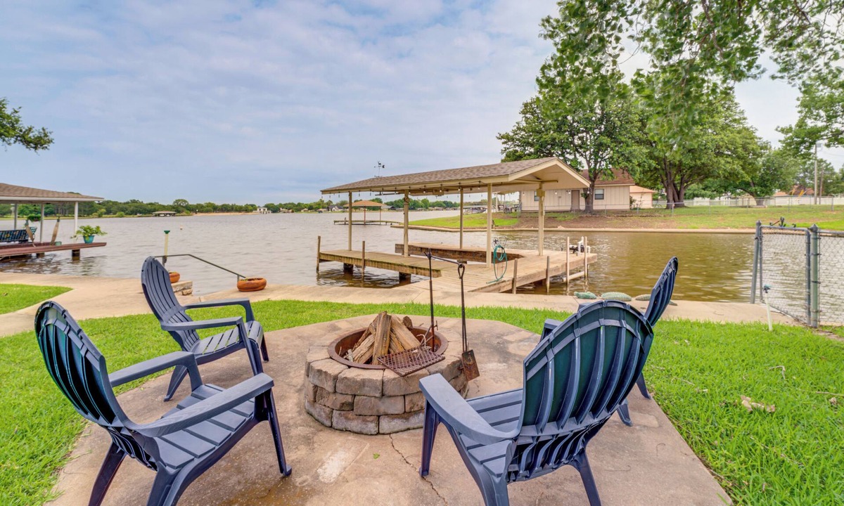 Granbury House | Lakefront Granbury Home w/Patio, Fire Pit & Dock!
