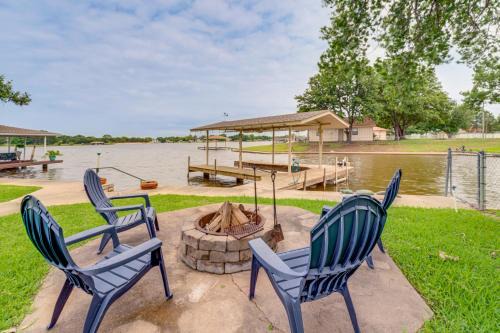 Granbury House | Lakefront Granbury Home w/Patio, Fire Pit & Dock!