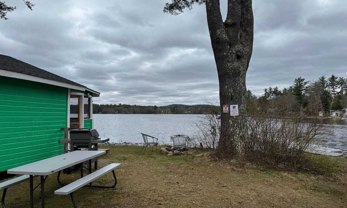 Northwood Cottage | Lakefront Green Cottage