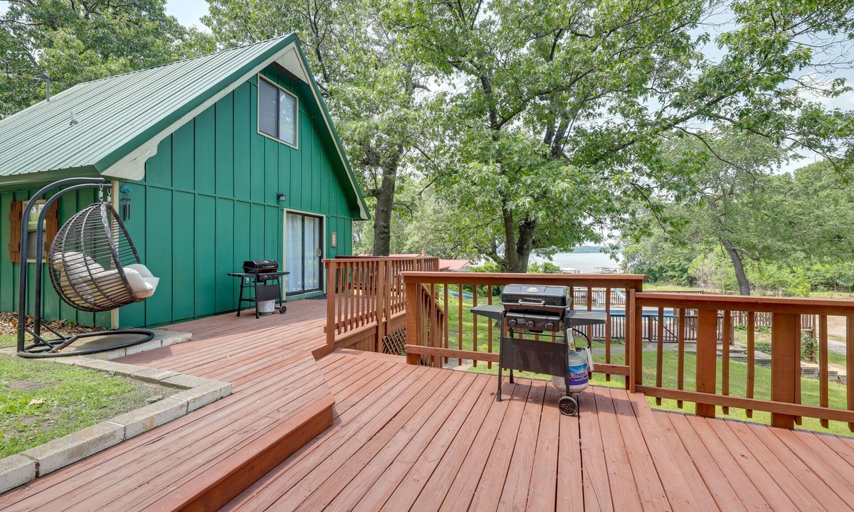 Grove House | Lakefront Grove Cabin: Shared Dock & Seasonal Pool