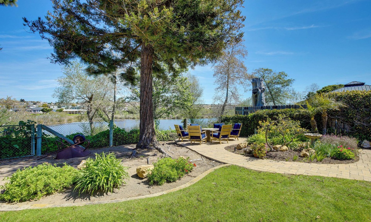Pismo Beach Cottage | Lakefront Grover Beach Home ~ Walk to Ocean!