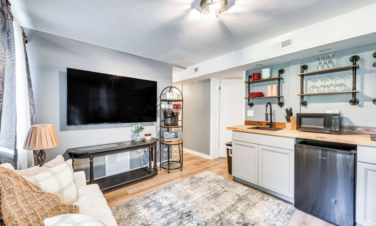 North Chesterfield Apartment | Lakefront Guest Suite Near Richmond
