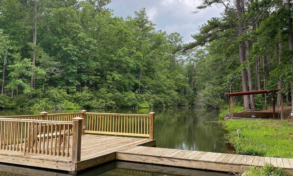 Pine Mountain Valley Cabin | Lakefront Hamilton Cabin w/Dock & Fire Pit!