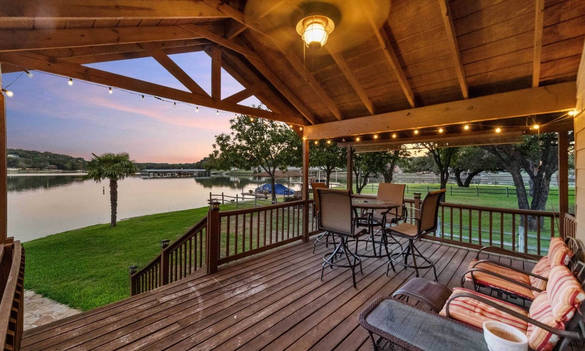 Granbury Cottage | Lakefront Haven ~ 6 Mi to Historic Granbury Square
