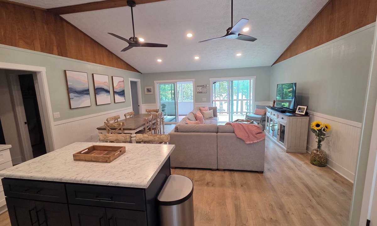 Westminster House | Lakefront Haven on Hartwell