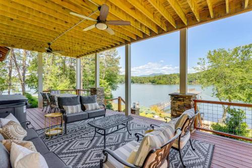 Hiawassee House | Lakefront Hiawassee Gem Boat Dock with Rooftop Deck