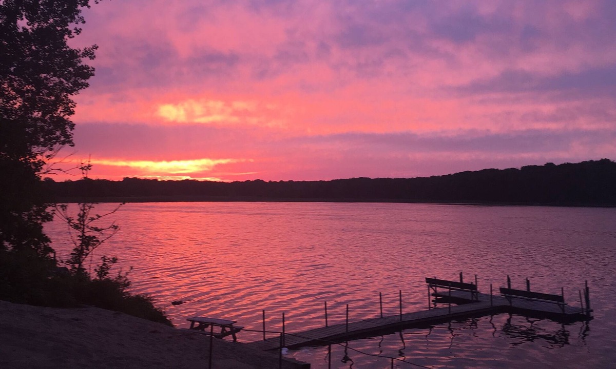 Elkhorn House | LAKEFRONT HIDDEN GEM !