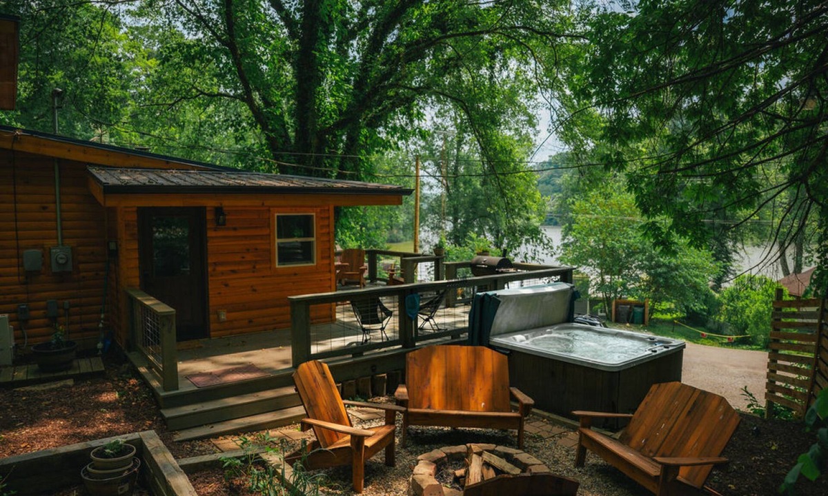Martinsville Apartment | Lakefront Hilltop Cabin Hot tub Firepit