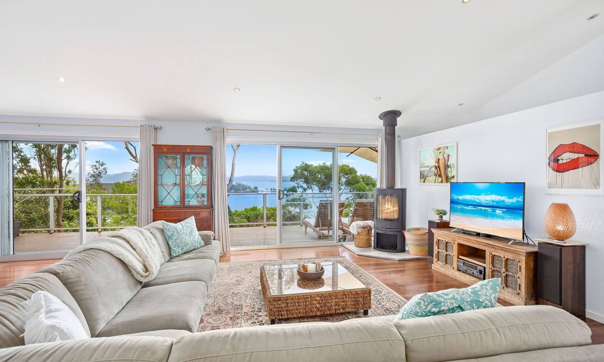 Green Point House | Lakefront Holiday Home
