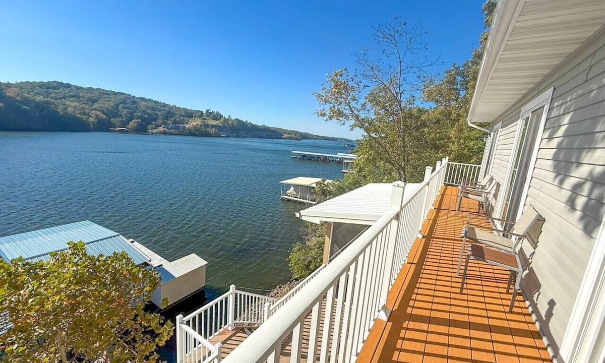 Linn Creek House | Lakefront Home-3BD/2.5BA/Dock/Grill/Firepit/Kayaks