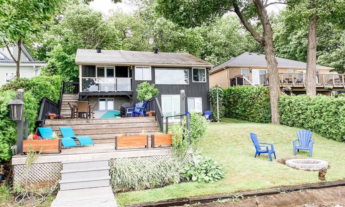 Orillia Cottage | Lakefront Home - A Little Piece of Heaven