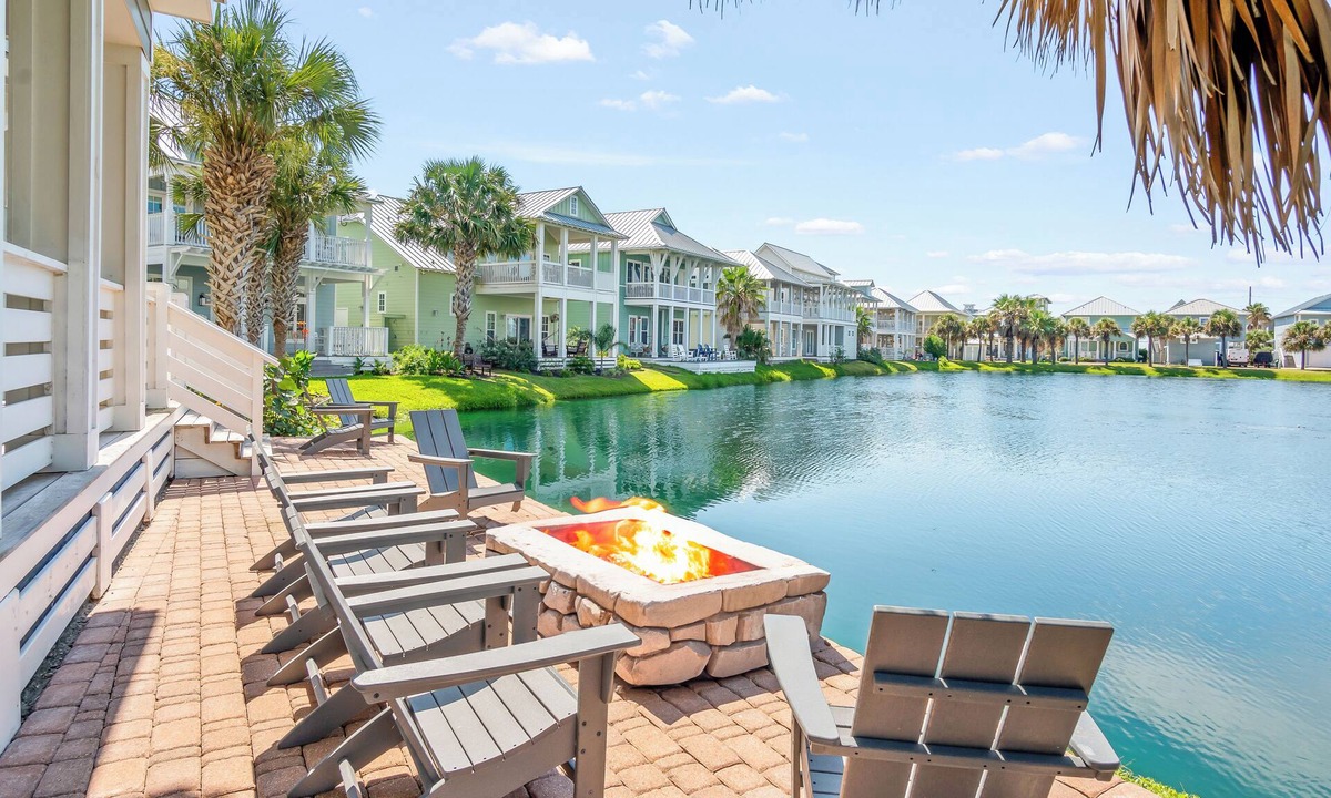 Cinnamon Shore House | Lakefront Home at Cinnamon Shore w/Private Fire Pit & More Amenities