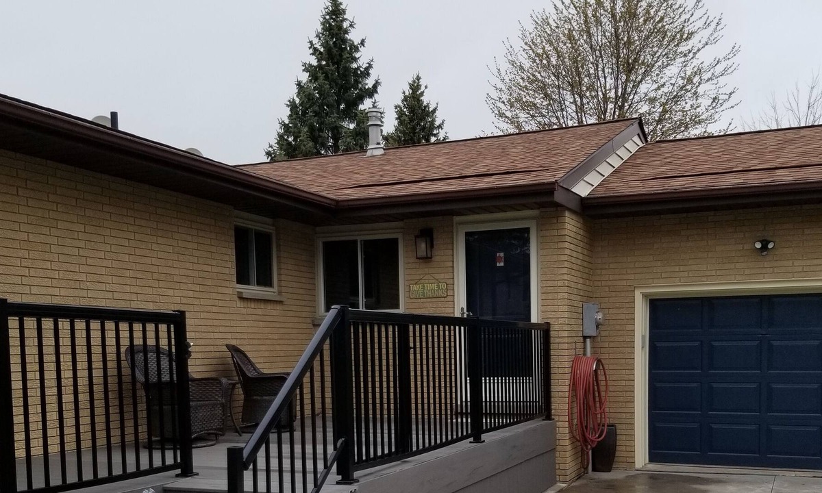 Pointe aux Roches House | Lakefront home for rent on Lake St Clair