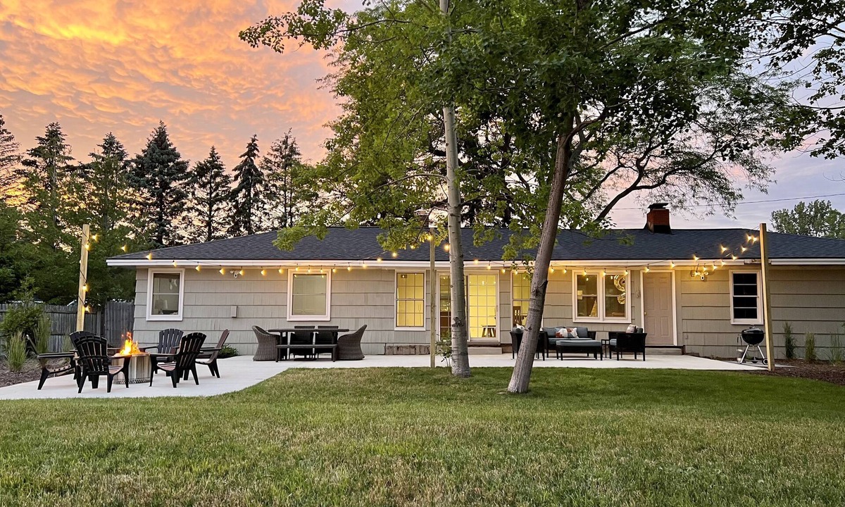 Ferrysburg House | Lakefront Home: Hot Tub & Private Beach