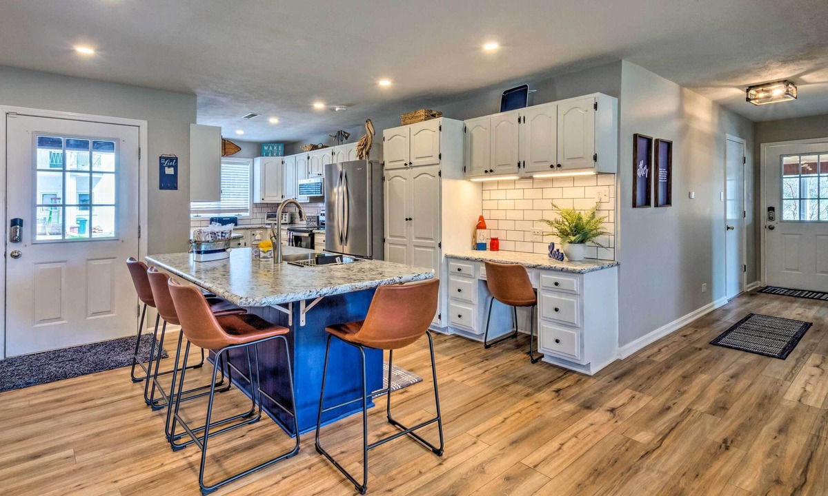 Gilbertsville House | Lakefront home near Moors