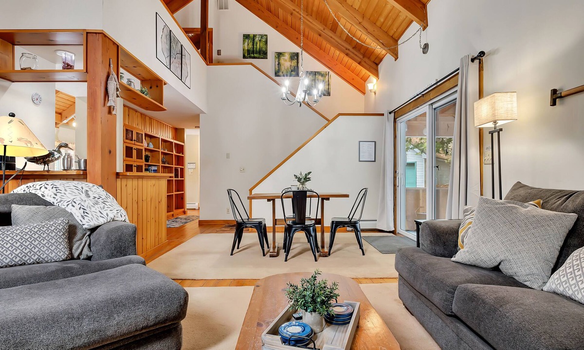 Hadley House | Lakefront Home on Great Sacandaga – Summer Weeks Still Available!