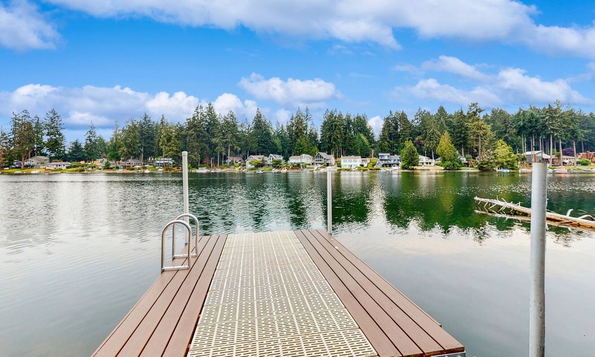 Anderson Island House | Lakefront home w/modern kitchen, wifi, great views & private dock