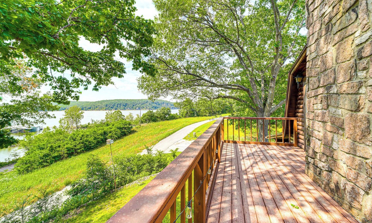 Mayes County Cabin | Lakefront Home w/Boat Ramp Near Spavinaw Rec Area