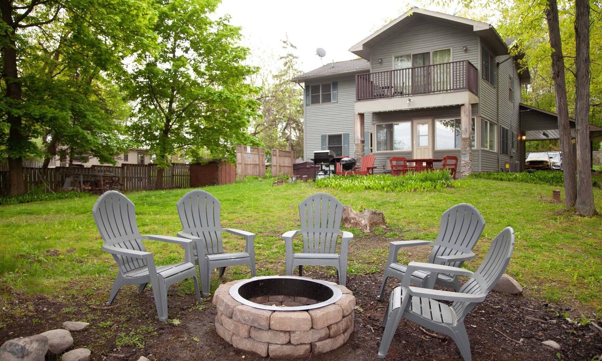 Town of Torrey House | Lakefront home w/Hot Tub, Kayaks, & Game Room