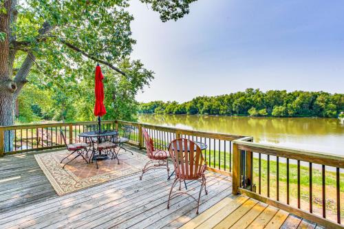 Havana House | Lakefront Home w/Patio in Havana!