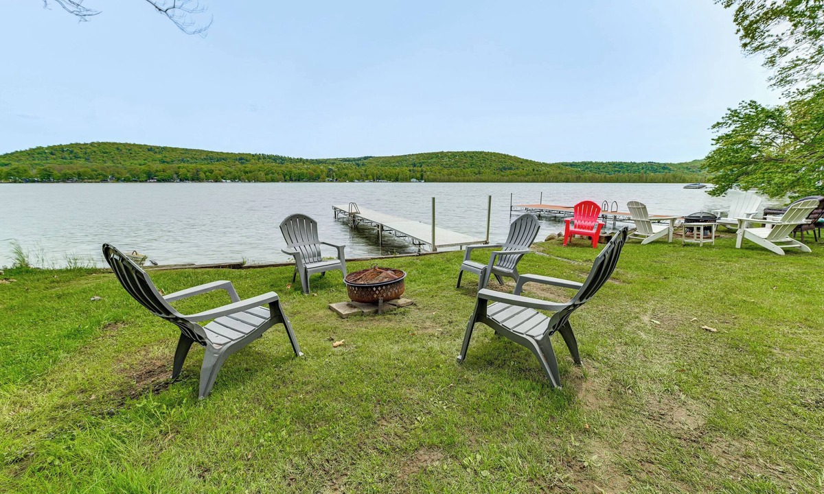 Hector House | Lakefront Home w/Private Dock in Alpine!
