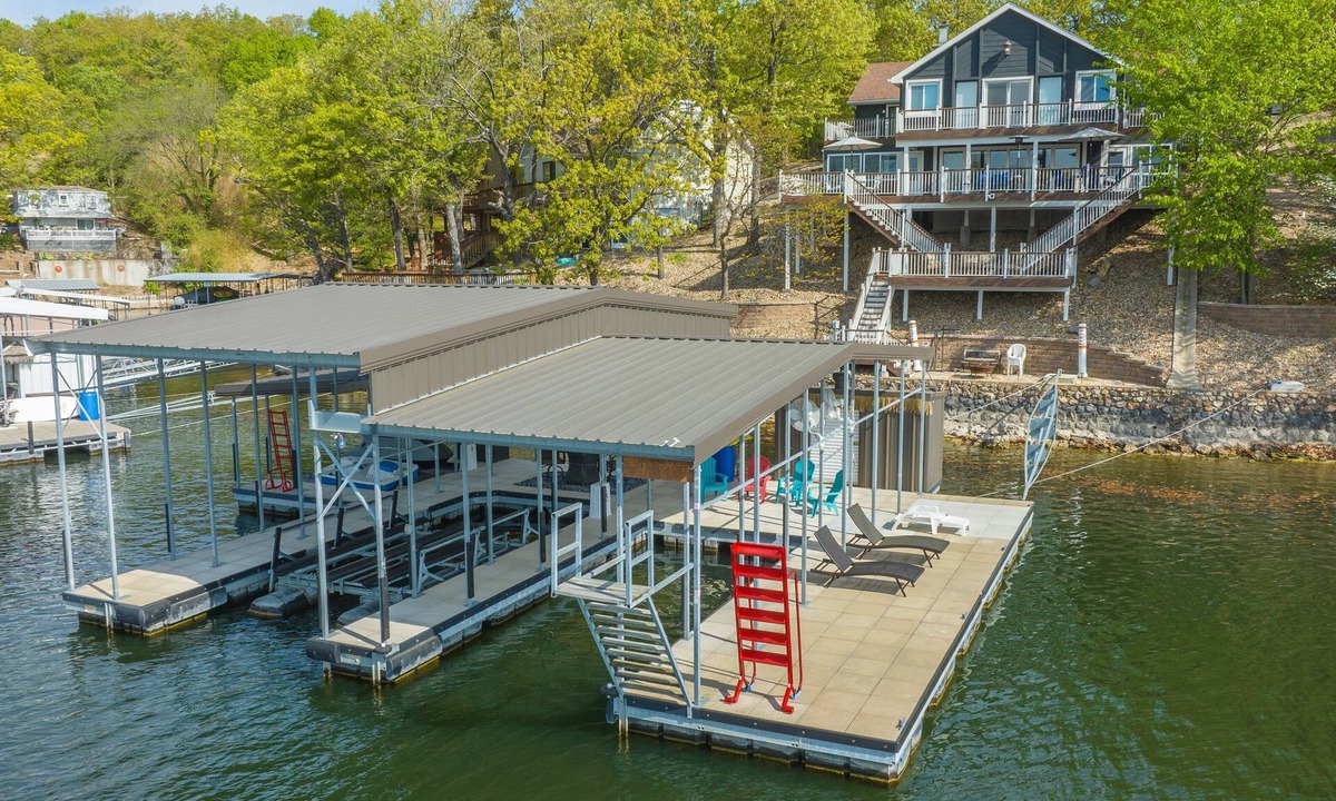 Gravois Mills House | Lakefront Home w/Private Dock, Slip, Kayaks & Paddleboards at the 7mm