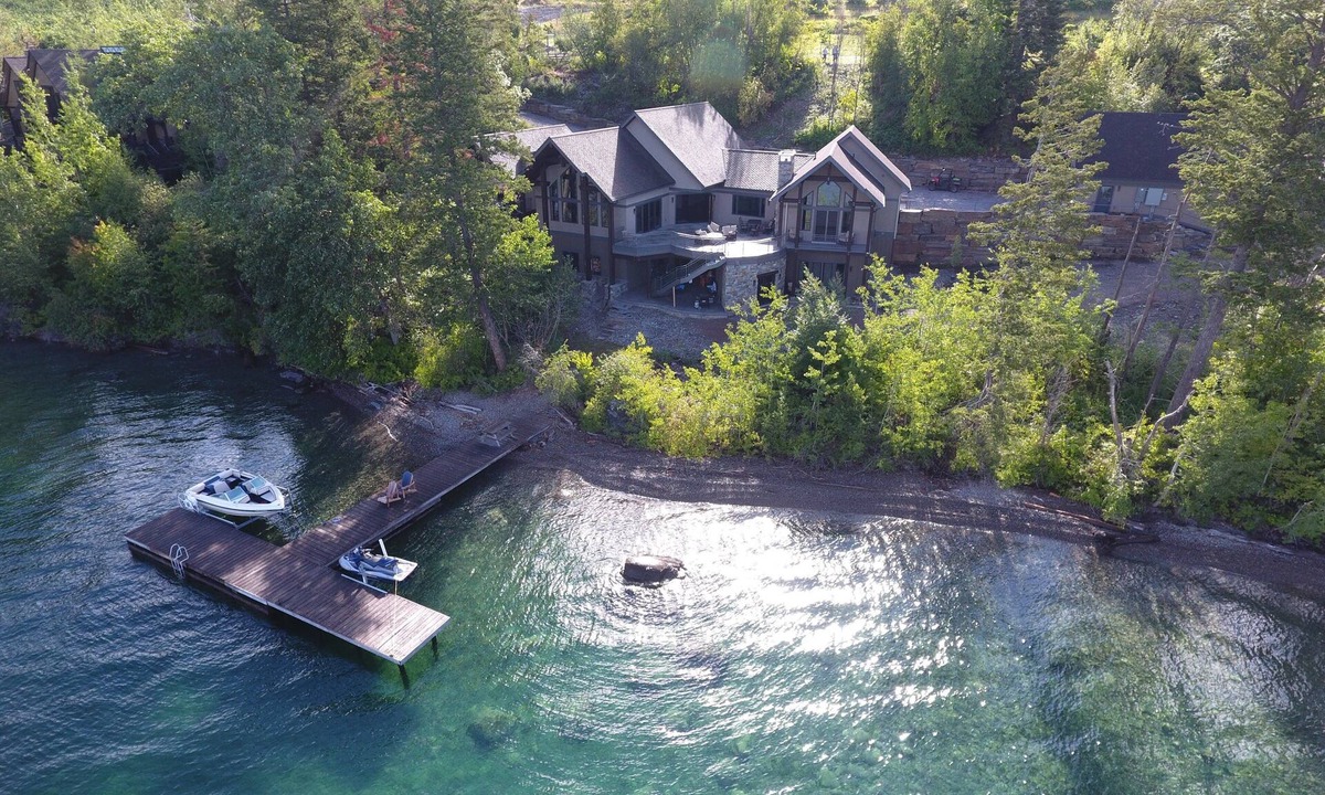 Bigfork House | Lakefront home with boat dock & private hot tub!